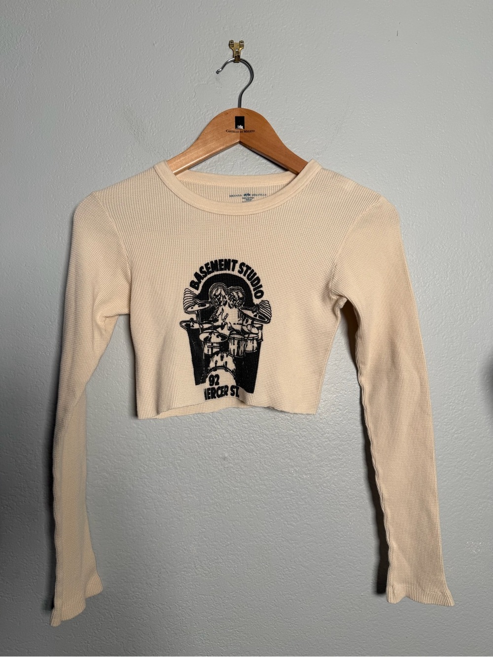Brandy Melville Cream knit Long-Sleeve Crop Top with Basement Studio Graphic